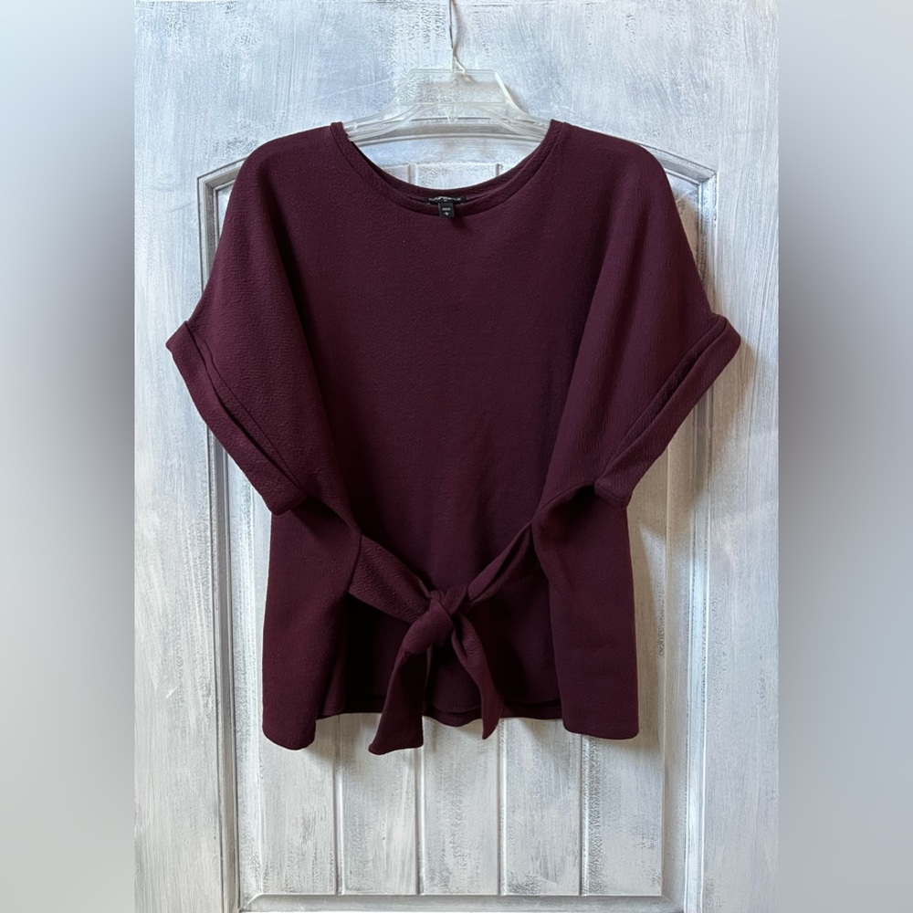 Express Crew Neck Bow accent shirt, Large